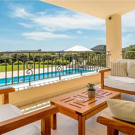 Mandola Trapezaki Kefalonia * Мусата
